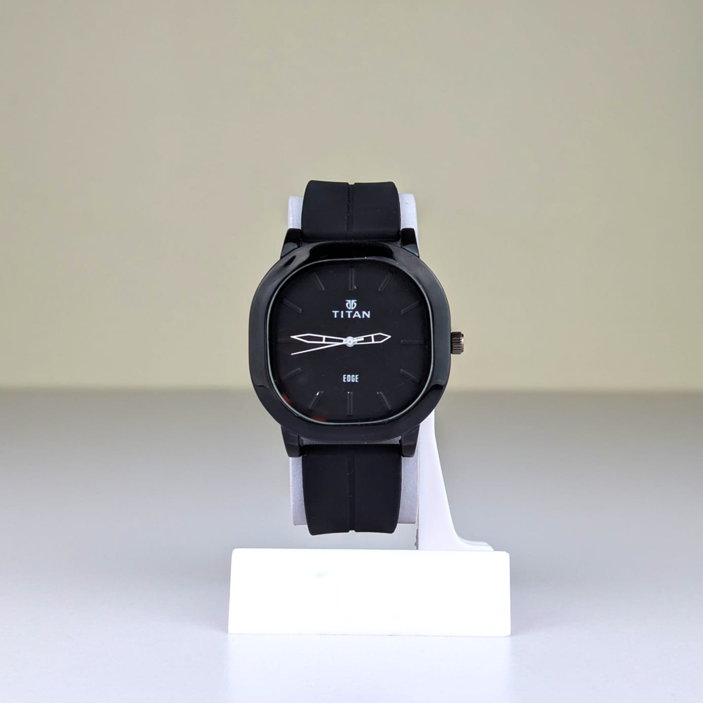 Luxury Edge Magnetic Lock Watch – Water Resistant | Premium Design